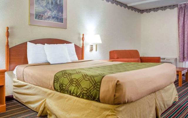 photo 3 of Rodeway Inn Stone Mountain