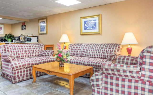 photo 5 of Rodeway Inn Stone Mountain