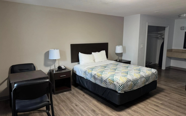 photo 5 of Econo Lodge