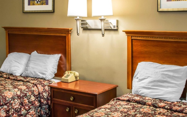 photo 5 of Econo Lodge Warrensville Heights Hotel