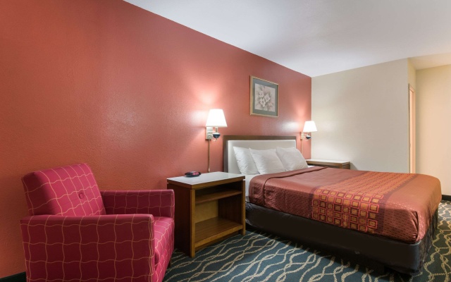 photo 3 of Rodeway Inn Wormleysburg - Harrisburg