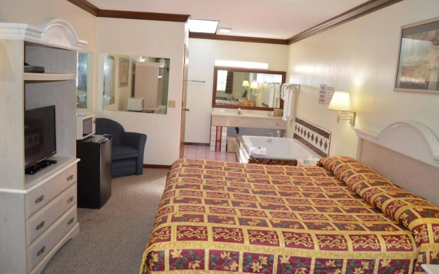 photo 2 of Economy Inn - Akron