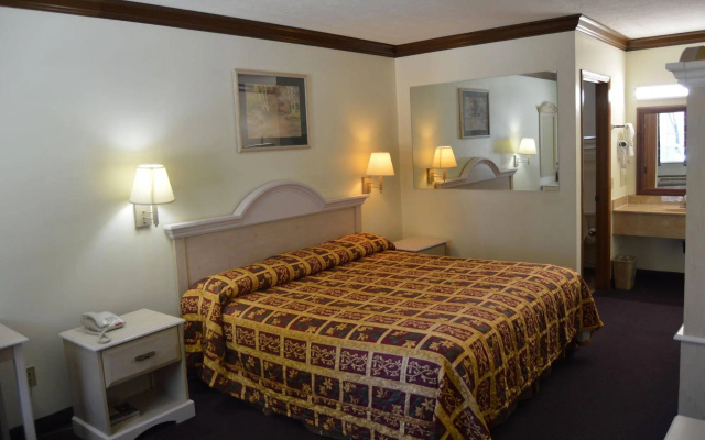 photo 3 of Economy Inn - Akron