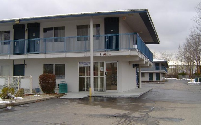photo 5 of Economy Inn Plymouth