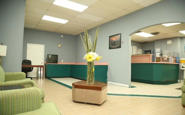 photo 2 of Economy Inn Hotel