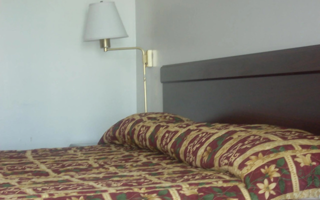 photo 2 of Economy Inn Monterey
