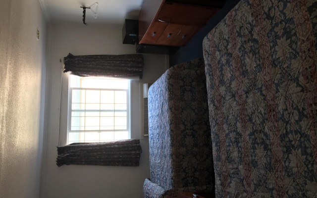 photo 5 of Economy Inn Monterey
