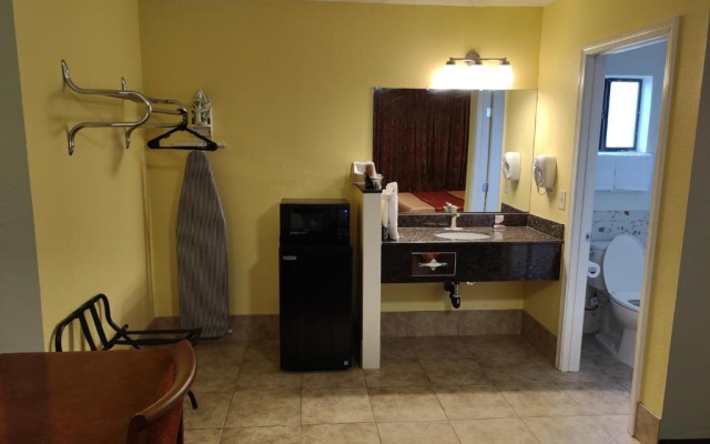 photo 2 of Economy Inn Richmond