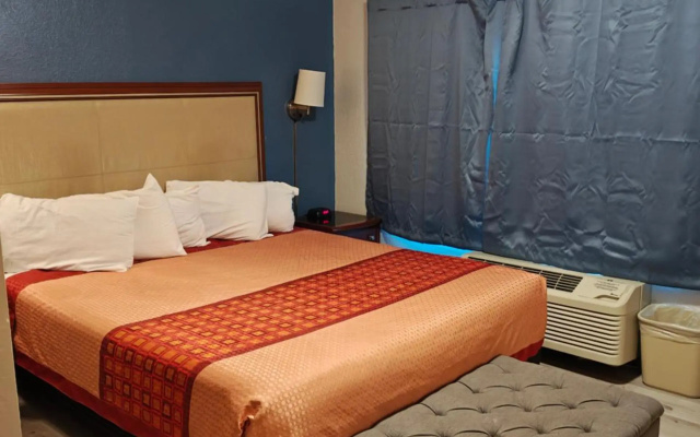photo 3 of Economy Inn Richmond