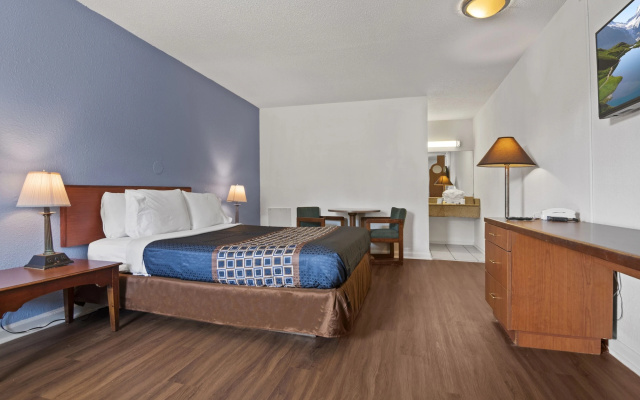 photo 3 of Economy Lodge