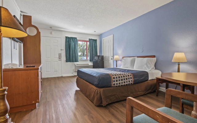 photo 4 of Economy Lodge