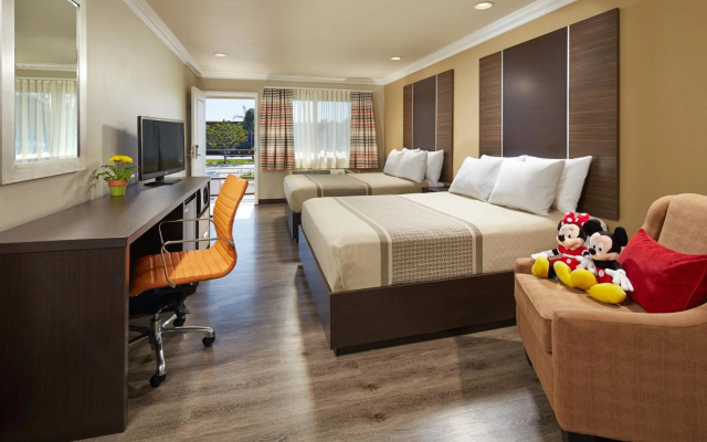 photo 4 of Eden Roc Inn & Suites