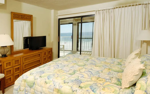 photo 3 of Edgewater 43 by Bender Vacation Rentals