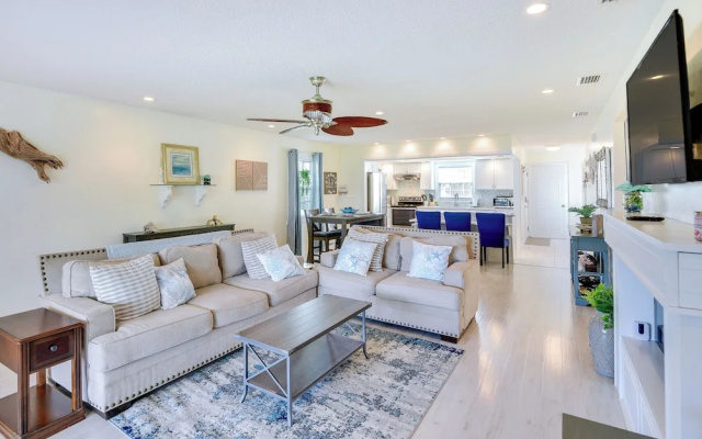 photo 3 of Edgewater Vacation Home w/ Game Room & Pool Access