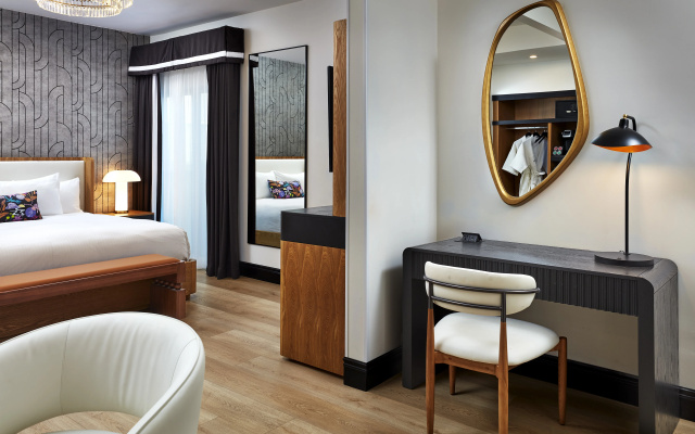 photo 4 of Elan Hotel