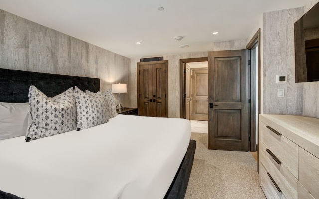 photo 3 of Elegant 3 Bedroom Condo Lodge at Vail by RedAwning - Save 20% on 7+ Nights!