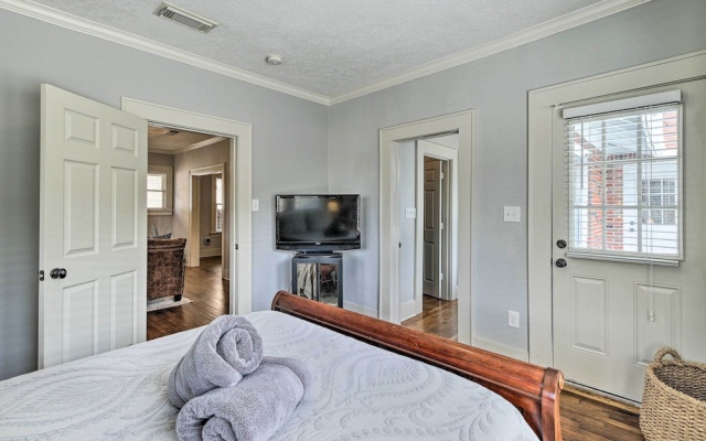 photo 3 of Elegant Houston Retreat < 2 Mi To Downtown!