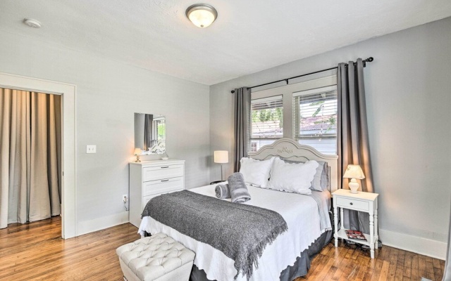 photo 4 of Elegant Houston Retreat < 2 Mi To Downtown!