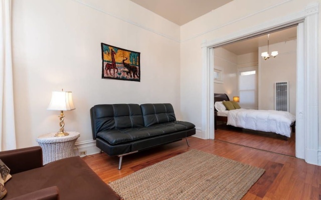 photo 2 of Elegant One Bedroom in Downtown Oakland