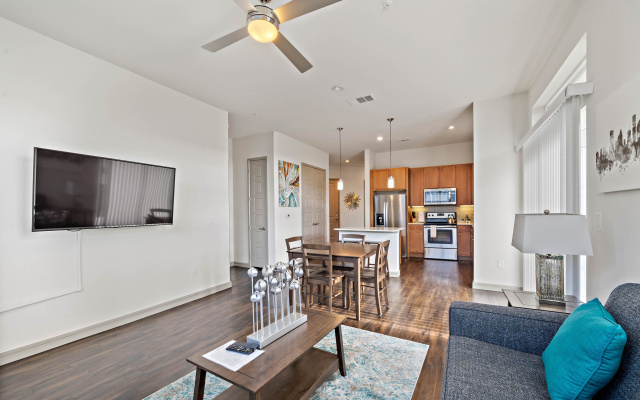photo 4 of Elegant, Recently Upgraded Apt – Downtown Location