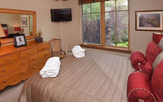 photo 5 of Ski In/out Lodge With Private Lifts, 2br 2ba Next To Golf 2 Bedroom Condo by RedAwning