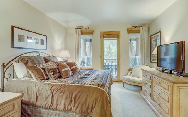 photo 2 of Luxurious 2 Bd With Lift View In Beaver Creek 2 Bedroom Condo by RedAwning