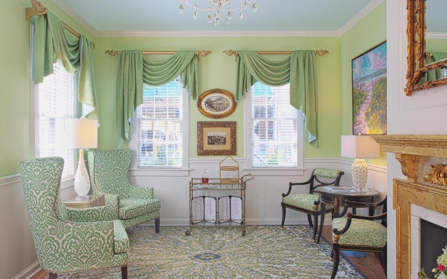 photo 2 of Elliott House Inn
