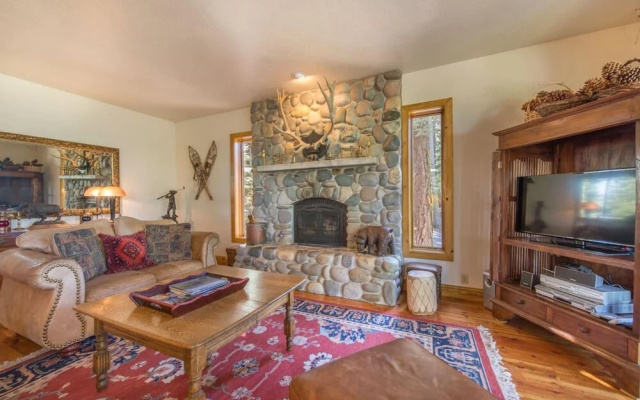 photo 2 of Ellis Peak by Avantstay Beautiful Mckinney Cabin w/ Filtered Lake Views