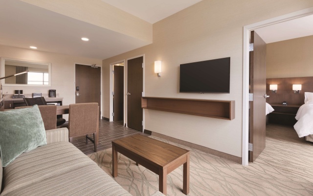 photo 4 of Embassy Suites by Hilton Akron Canton Airport