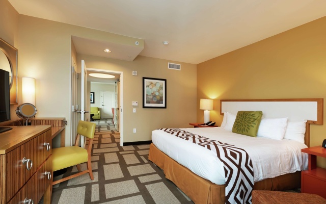 photo 4 of Embassy Suites by Hilton Houston Downtown Convention Center