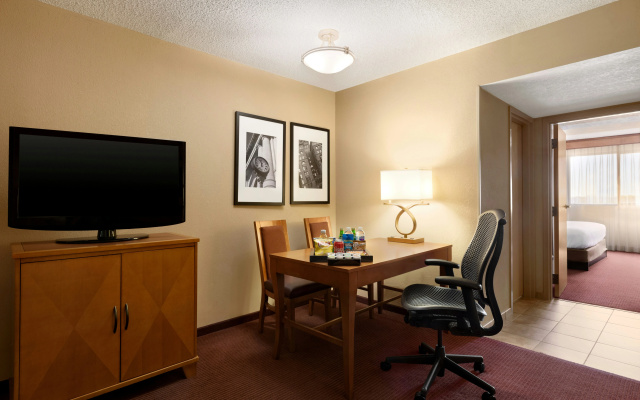photo 4 of Embassy Suites by Hilton Kansas City International Airport