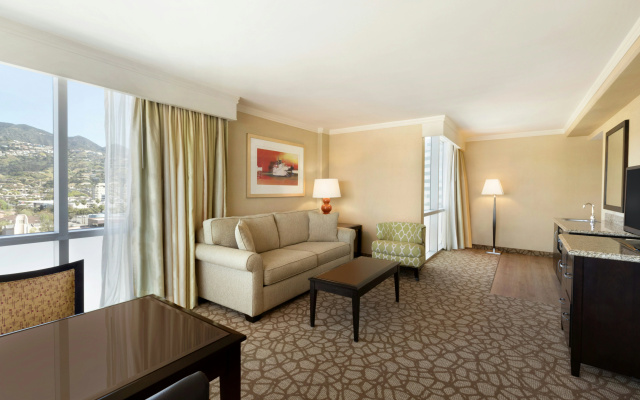 photo 2 of Embassy Suites Los Angeles - Glendale
