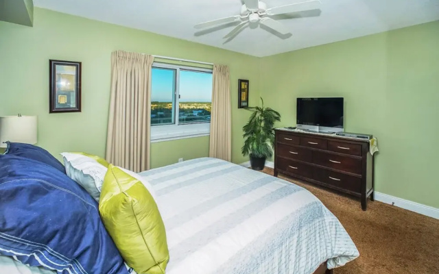 photo 2 of Emerald Beach 1130 by Best Beach Getaways