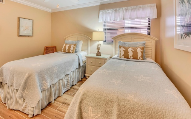 photo 5 of Emerald Isle 401 Fully Updated/beach Front/amazing View!
