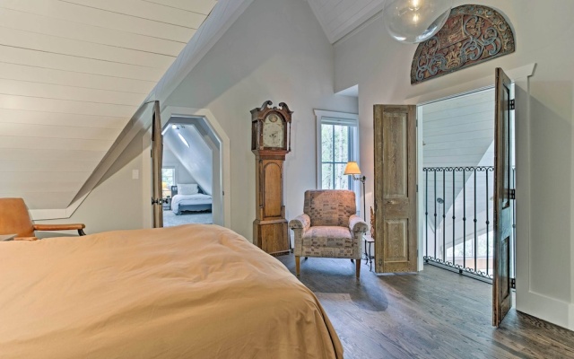 photo 5 of Enchanting Tryon Home w/ Hot Tub ~ 14 Mi to Tiec!