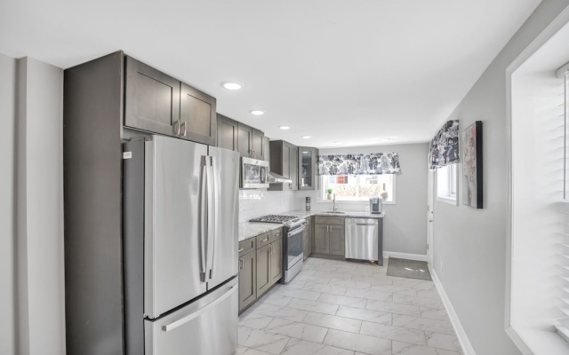 photo 4 of Enjoy Your Stay In This Amazing Location In Philadelphia! 4 Bedroom Home by RedAwning