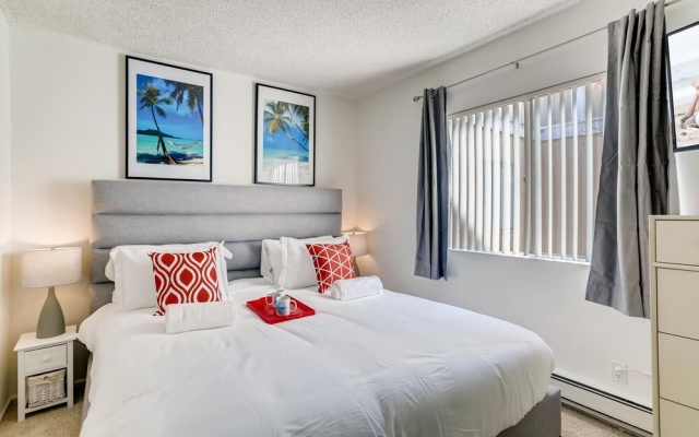 photo 4 of Escape At The Beach - Near Ritz Carlton - Private Entrance - 2BR - Fast WIFI - Free Parking! (MB2)