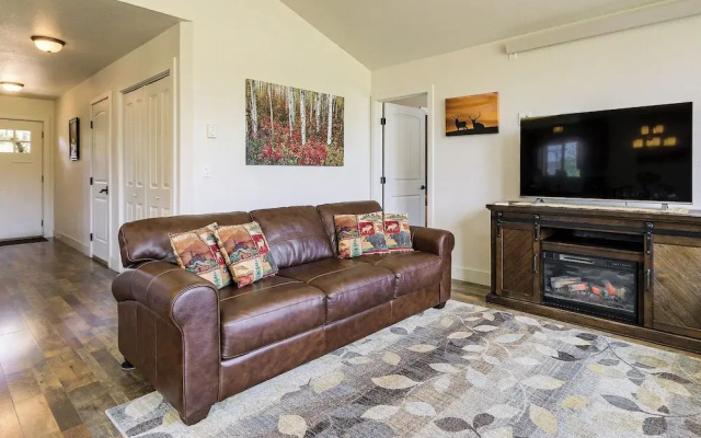 photo 2 of Estes Park Mountain-view Retreat: 3 Miles to Rmnp!