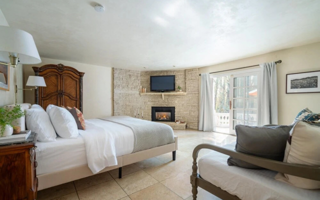photo 3 of Estrella Secluded 7 Acre Vineyard Estate W Pool Hot Tub