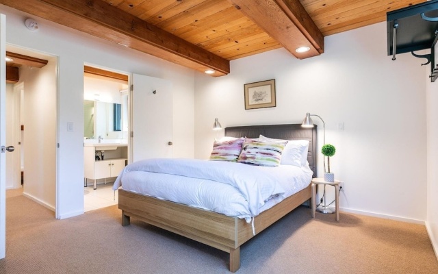 photo 3 of European-style Trapper Mc Nutt Private Home 5 Bedrooms 4 Bathrooms Hom