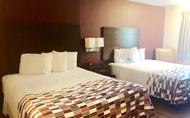 photo 3 of Evergreen Inn & Suites Portland Airport