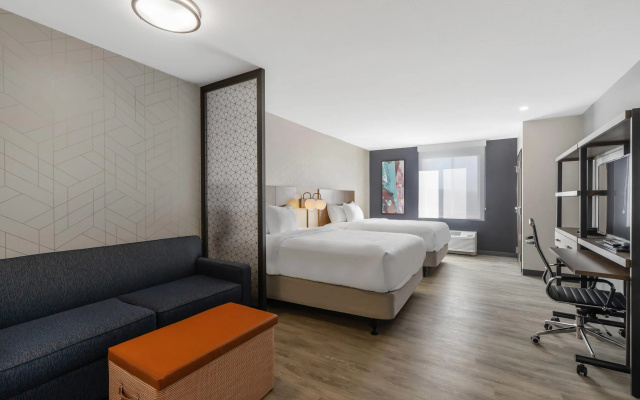 photo 4 of Everhome Suites Corona