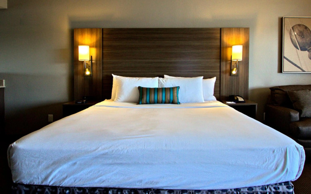 photo 5 of Executive Inn & Suites Embarcadero Cove