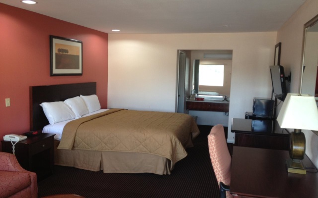 photo 4 of Executive Inn & Suites Houston