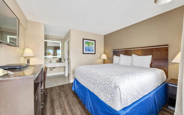 photo 4 of Executive Inn Hotel