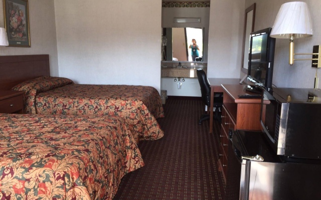 photo 5 of Executive Inn