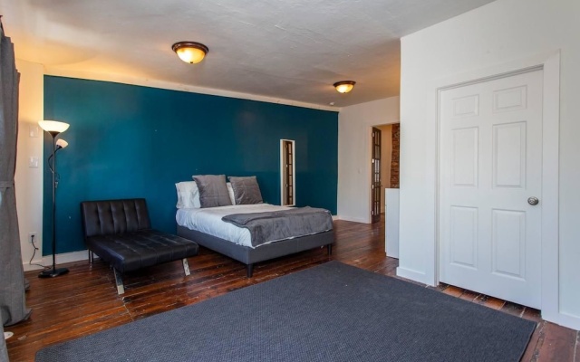 photo 2 of Expansive Loft Located in the Heart of Old City
