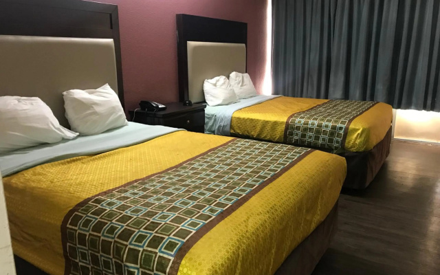 photo 2 of Express Inn