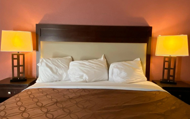 photo 3 of Express Inn