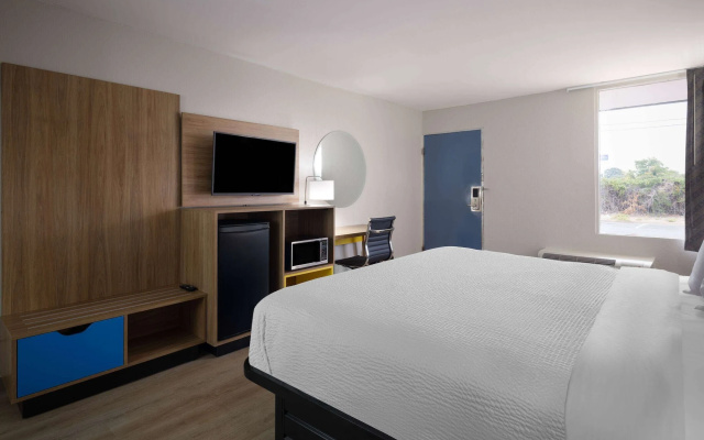 photo 3 of Days Inn by Wyndham Montgomery I-85